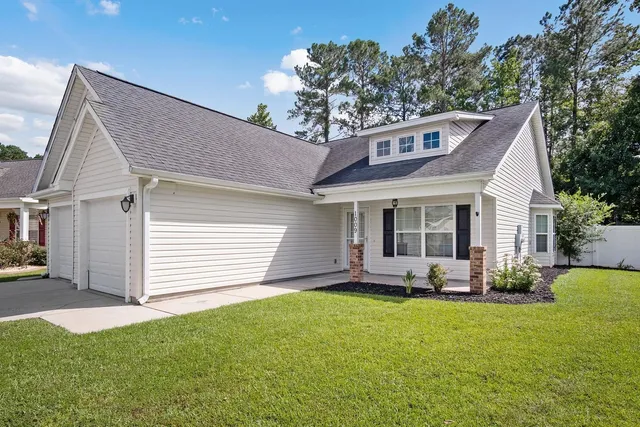 1009 McCall Loop