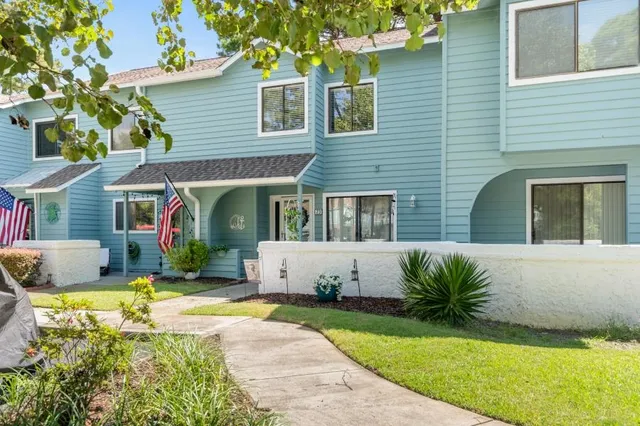 23 Shadow Moss Pl.
