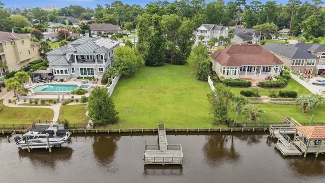 902 Waterside St.