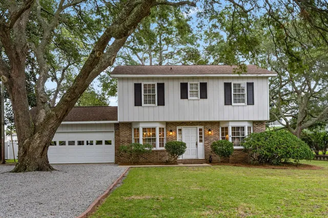 313 N Oak Dr.