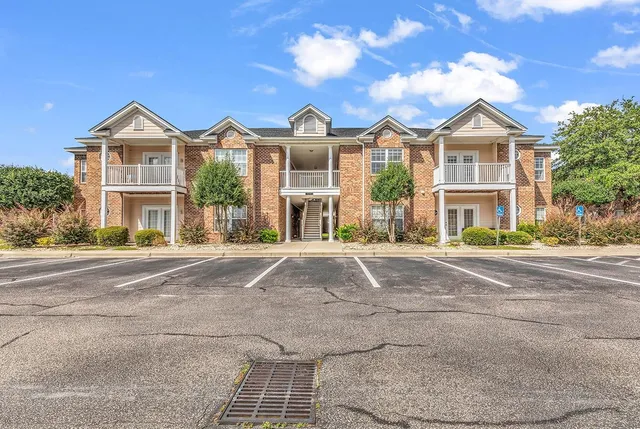 2061 Silvercrest Dr.