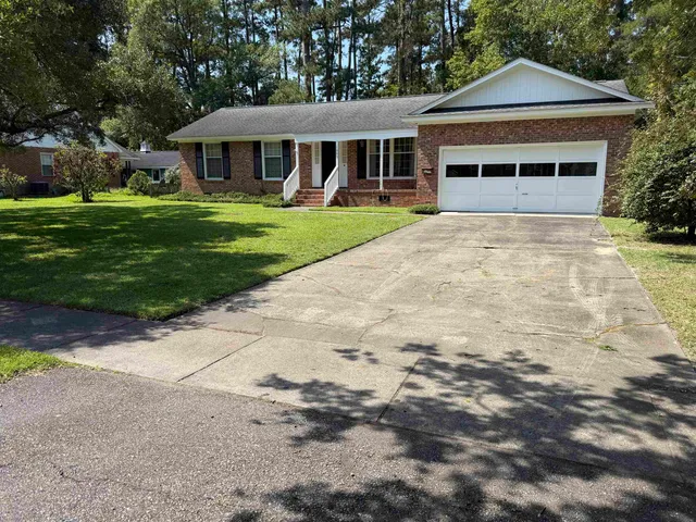 1003 Lakeside Dr.