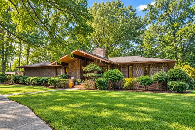 1749 Cliffwood Dr.