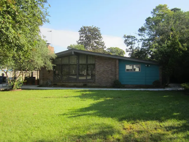 704 45th Ave. N