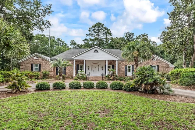 82 Cedar Ln.