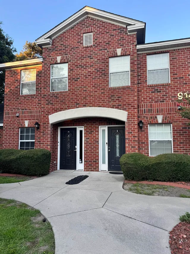 914 Hillside Dr. S