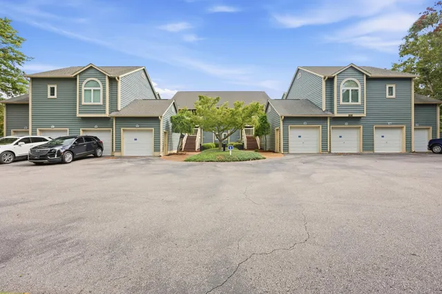 800 Castleford Circle