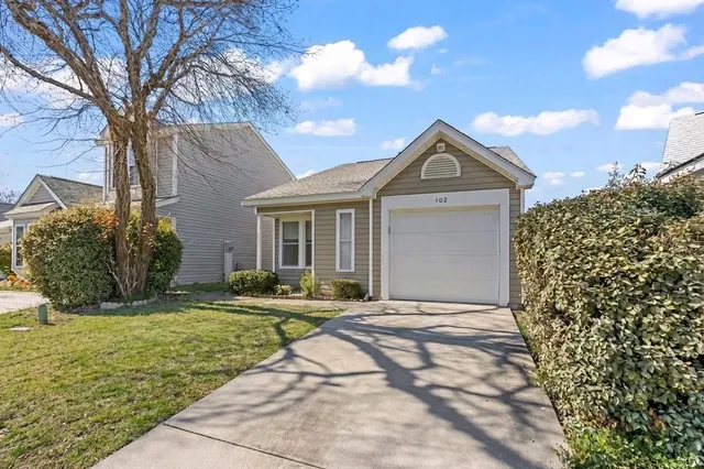 102 Whitehaven Ct.