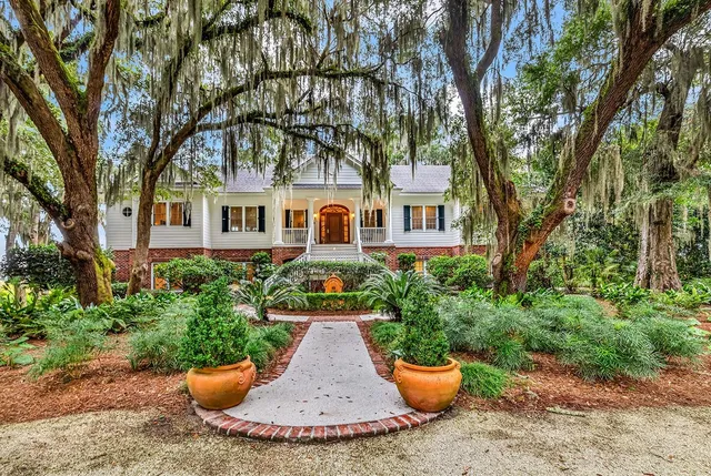 541 River Oaks Circle