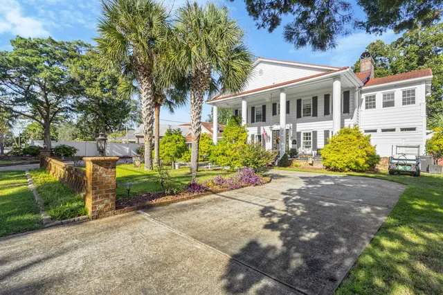 402 Calhoun Rd.