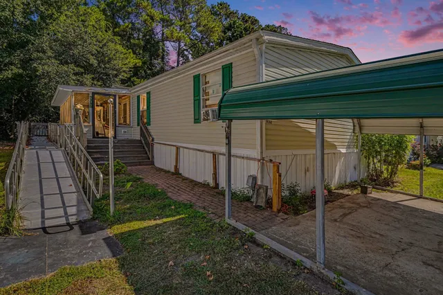 932 Pine Thicket St.