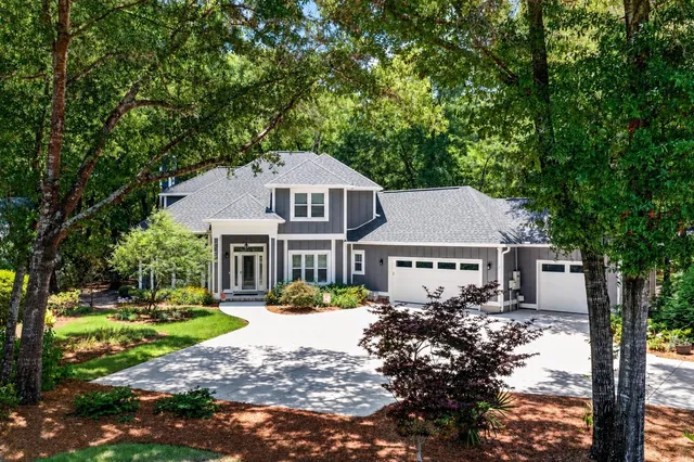 1142 Club Circle Dr.