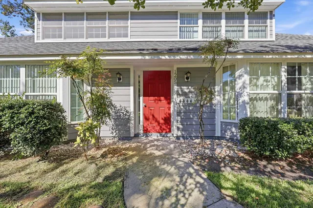 1205 Tiffany Ln.