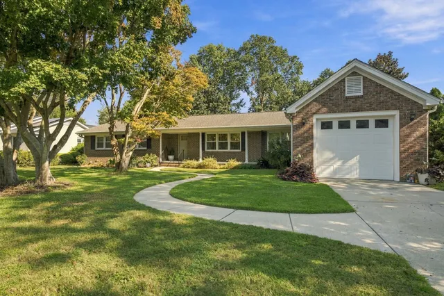 7604 Briarwood Dr.