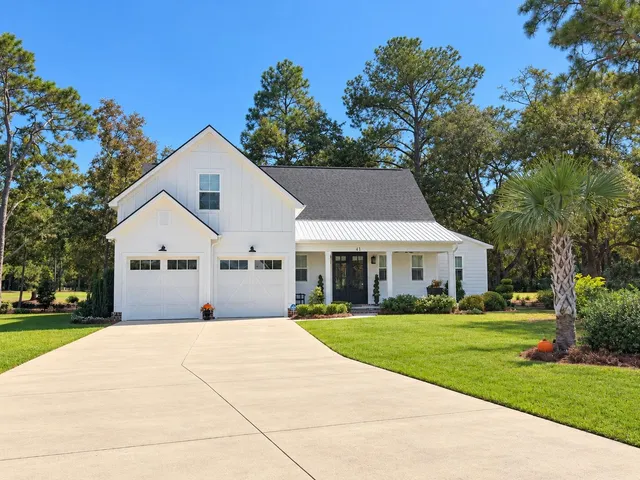 41 Spicebush Ln.