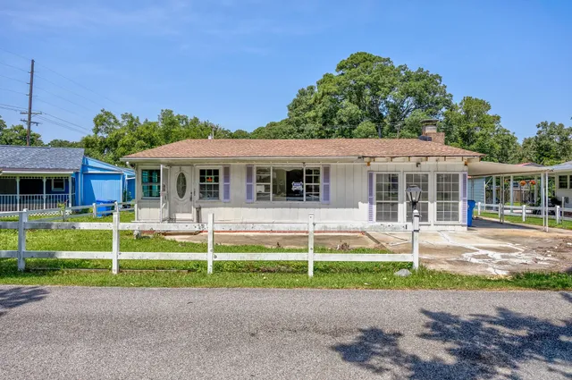 1210 Holly Park Circle