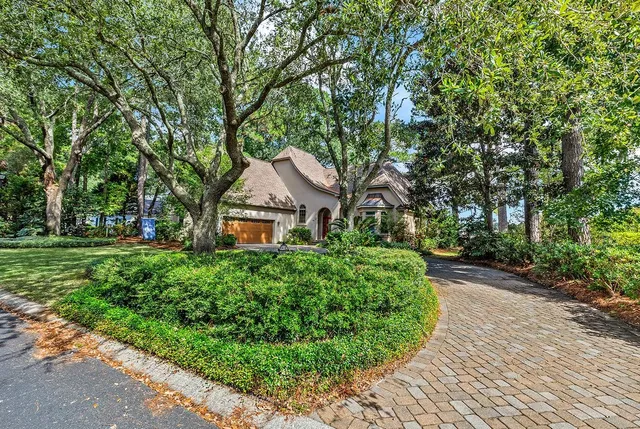 81 Fairway Ln.