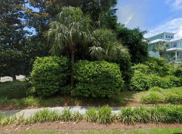 5 Cottage Dr.