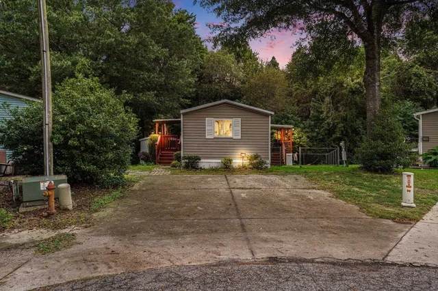 7504 Aubrey Ln.