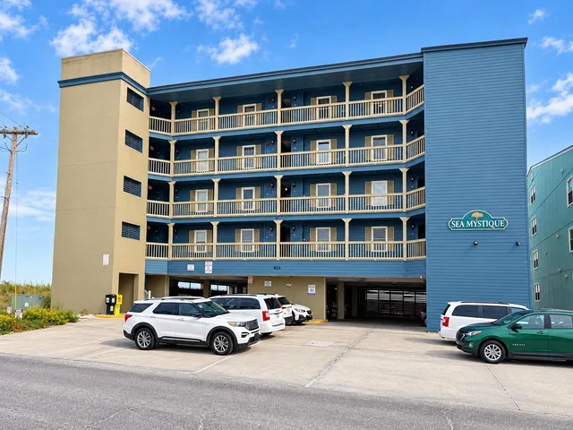 410 N Waccamaw Dr.