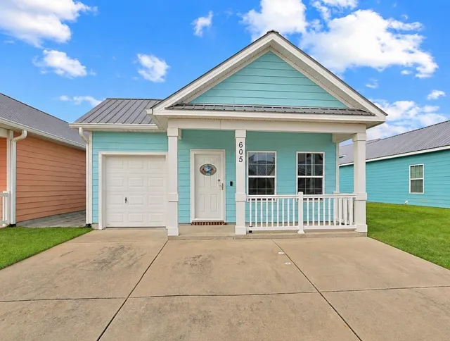 605 Wave Rider Ln.