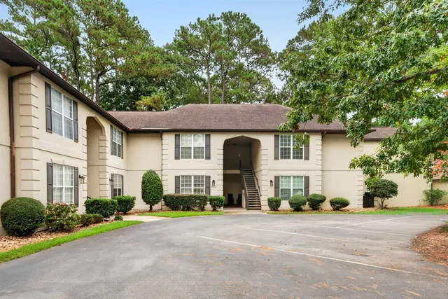 208 Pipers Ln.