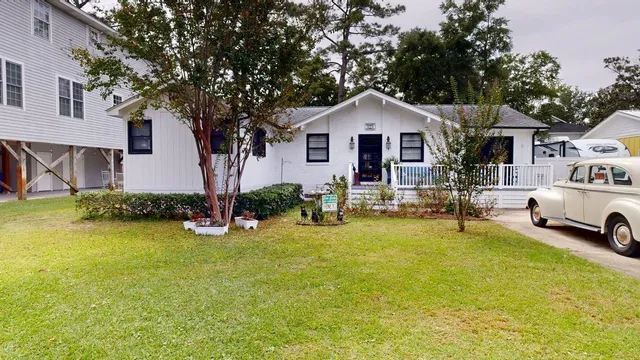 323 16th Ave. S