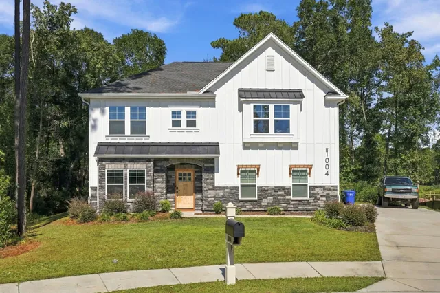 1004 Maccoa Dr.