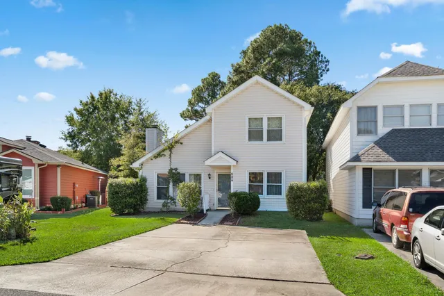 884 Brenda Pl.
