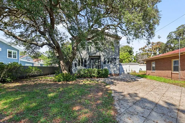 2706 Havens Dr.