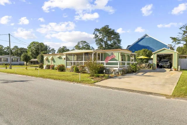 903 Seaside Dr.